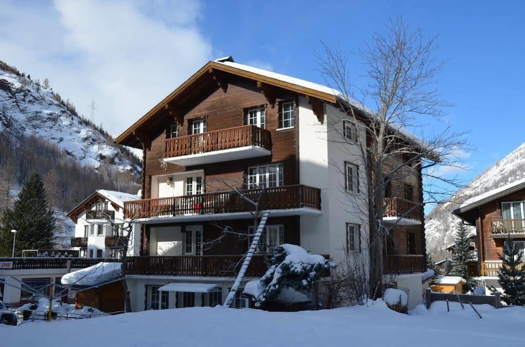 Haus Alpenperle Apartment Saas-Almagell Bagian luar foto