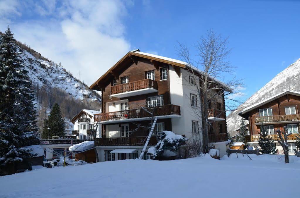 Haus Alpenperle Apartment Saas-Almagell Bagian luar foto