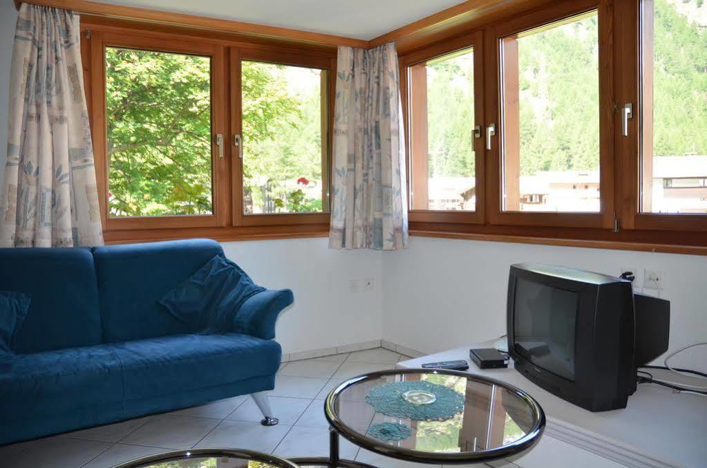 Haus Alpenperle Apartment Saas-Almagell Bagian luar foto